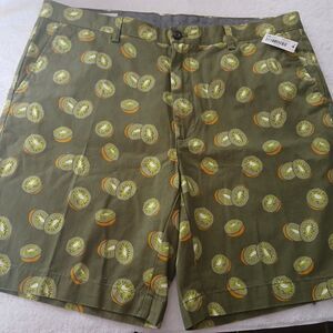 NWT Amazon Essentials Men's 40 Kiwi Chino Shorts